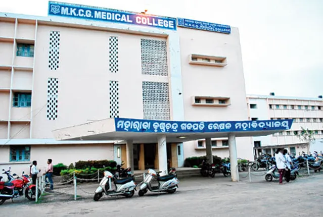 ଶିକ୍ଷକ ଦମ୍ପତିଙ୍କ ଆତ୍ମହତ୍ୟା ଉଦ୍ୟମ: ସ୍ତ୍ରୀ ମୃତ, ସ୍ବାମୀ ଗୁରୁତର ଅବସ୍ଥାରେ ଏମକେସିଜିରେ ଭର୍ତ୍ତି