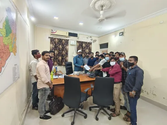 ଦୁର୍ଦ୍ଦିନରେ ଆତ୍ମ କର୍ମଚାରୀ: ୫ ମାସ ହେଲା ମିଳିନି ଦରମା, ଜିଲ୍ଲା ମୁଖ୍ୟ କୃଷି ଅଧିକାରୀଙ୍କୁ ଦାବିପତ୍ର ପ୍ରଦାନ