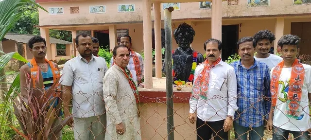 ବିଜେପି ପକ୍ଷରୁ ମହାପୁରୁଷଙ୍କ ପ୍ରତିମୂର୍ତ୍ତିରେ ମାଲ୍ୟାର୍ପଣ ଓ ହସ୍ପିଟାଲରେ ଶୁଖିଲା ଖାଦ୍ୟ ବଣ୍ଟନ