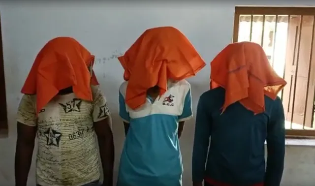 ୩୦ ମୋବାଇଲ୍ ଫୋନ୍ ସହ ଲୁଟେରା ଗ୍ୟାଙ୍ଗର ୩ ଗିରଫ  