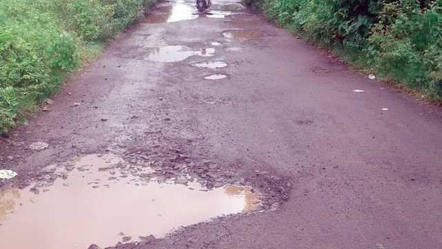 ୫୦ଟି ପଂଚାୟତ ନିର୍ଭର କରୁଥିବା ନଦୀବନ୍ଧ ରାସ୍ତା ମରଣଯନ୍ତା, ୫୦ ଲକ୍ଷ ଟଙ୍କାର ମରାମତି କାର୍ଯ୍ୟ ବର୍ଷେ ଗଲାନି