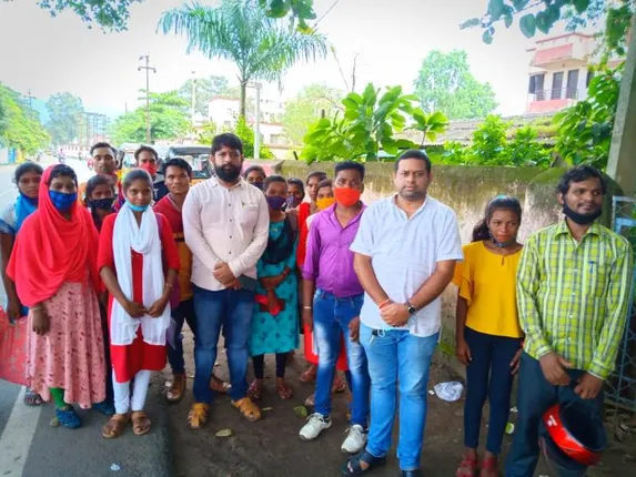 ଚାକିରି ନାଁରେ ଆଦିବାସୀ ଯୁବକଯୁବତୀଙ୍କୁ ଠକେଇ, ୬ ଲକ୍ଷ ହଡ଼ପ କରି ୩ ଫେରାର୍, ଥାନାରେ ମାମଲା