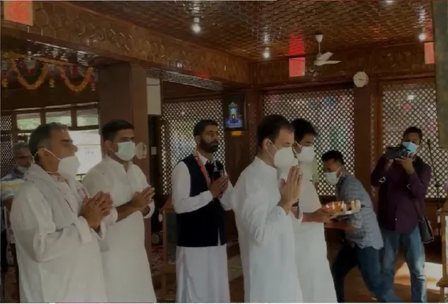 ଖାଲି ପାଦରେ ଚାଲିଚାଲି ଯାଇ ମାତା ବୈଷ୍ଣୋଦେବୀଙ୍କ ଦର୍ଶନ କଲେ ରାହୁଲ ଗାନ୍ଧୀ