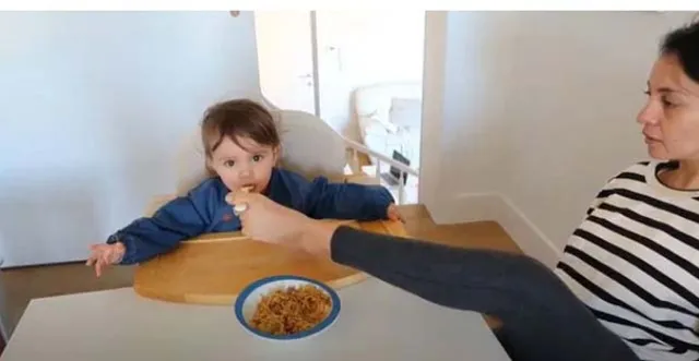 ପିଲାଟି ଦିନରୁ ହାତ ହରାଇଥିବା ମା’ ଦୁଇବର୍ଷର ଝିଅକୁ ଗୋଡରେ ଖୁଆଇବା ସହିତ କହିଲେ ଏଭଳି କଥା....