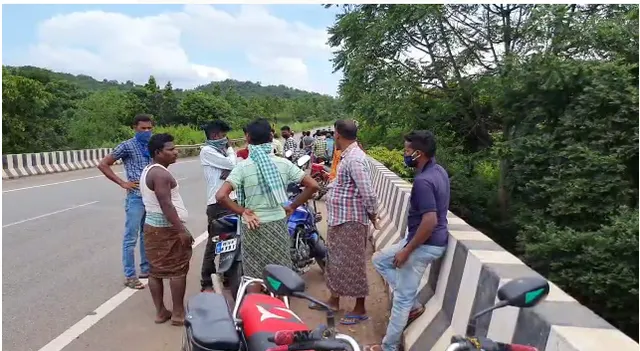 ରାସ୍ତା କଡ଼ ନାଳରେ ମହିଳାଙ୍କ ମୃତଦେହ ଠାବ: ଦୁଷ୍କର୍ମ ପରେ ହତ୍ୟା ସନ୍ଦେହ