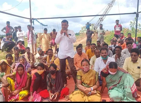 ନଦୀରେ ପୋଲ ନିର୍ମାଣ କାର୍ଯ୍ୟ ମନ୍ଥରତାକୁ ନେଇ ଧାରଣା