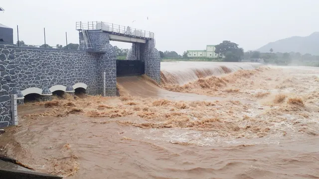 ଲଘୁଚାପ ବର୍ଷା : ଅସ୍ତରଙ୍ଗରେ ସର୍ବାଧିକ ୫୩୦ ମିଲିମିଟର ବର୍ଷା, ରାଜ୍ୟର ୫୩ ବ୍ଲକ ପ୍ରଭାବିତ, ୩ ମୃତ