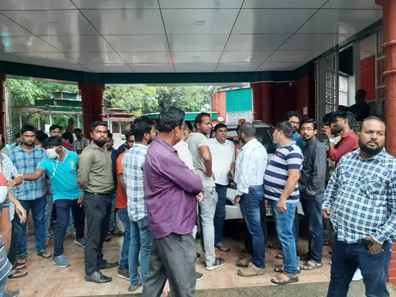 ଜିଲ୍ଲାପାଳଙ୍କୁ ଭେଟିଲେ ଟ୍ରକ ମାଲିକ, ସରକାରୀ ଦରରେ ପରିବହନ ଭଡ଼ା ଦାବି