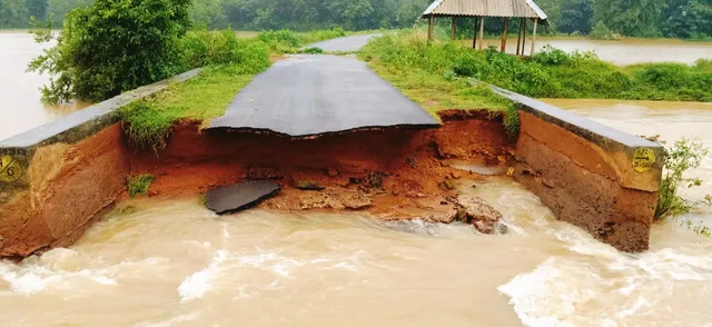 ଲଗାଣ ବର୍ଷା କାରଣରୁ ମୟୁରଭଞ୍ଜରେ ବନ୍ୟା ପରିସ୍ଥିତି ; ‌ଶୁଳିଆପଦା, ମୋରଡ଼ା ଓ ରାସଗୋବିନ୍ଦପୁରରେ ଉଦ୍‌ବେଗଜନକ ସ୍ଥିତି