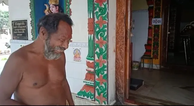 ମନ୍ଦିର ଖୋଲିବାରୁ ମାଂସ ଭୋଜି ଦେଲେ ଦୃଷ୍ଟିହୀନ ଭିକାରୀ