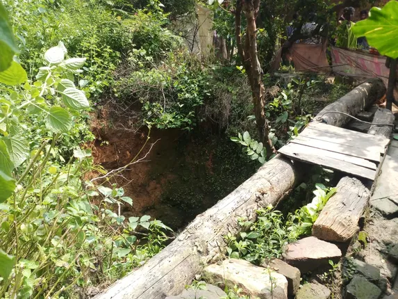 ଘରଭିତରେ ନୃଶଂସ ଭାବେ ସ୍ତ୍ରୀ ଓ ୨ ଶିଶୁ କନ୍ୟାଙ୍କୁ ହତ୍ୟା କରିବାର ଦିନକ ପରେ ସ୍ୱାମୀର ମୃତଦେହ ଉଦ୍ଧାର 