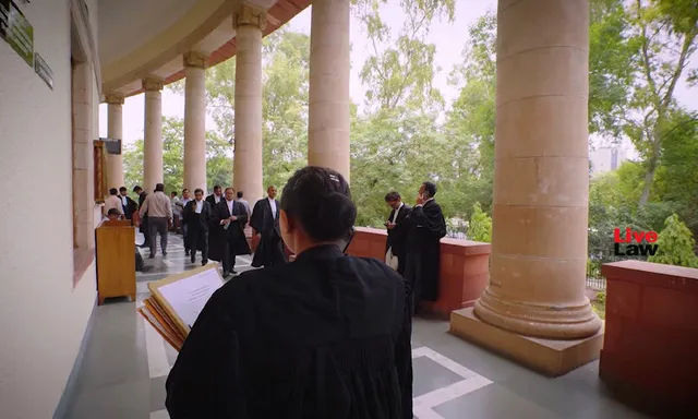 କଳା କୋଟ୍‌ ପିନ୍ଧିବା ଅର୍ଥ ନୁହେଁ, ଆପଣଙ୍କ ଜୀବନ ଅନ୍ୟମାନଙ୍କ ଜୀବନଠାରୁ ମୂଲ୍ୟବାନ୍: ସୁପ୍ରିମ୍‌ କୋର୍ଟ