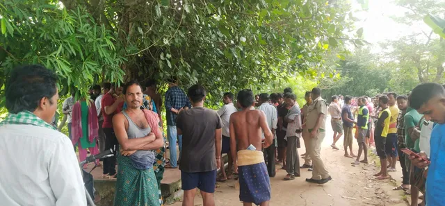 ଗାଁମୁଣ୍ଡ ବରଗଛରେ ଦଉଡ଼ି ଦେଇ ଯୁବକଙ୍କ ଆତ୍ମହତ୍ୟା