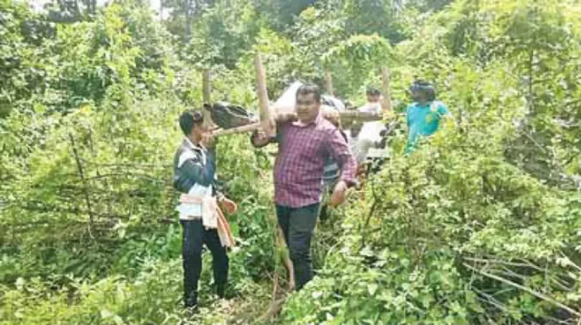 ସଢ଼ା ଶବକୁ କାନ୍ଧ ଦେବାକୁ ଅମଙ୍ଗ, ୨ କିମି ବୋହିଲେ ପୁଲିସ ଏସ୍‌ଆଇ