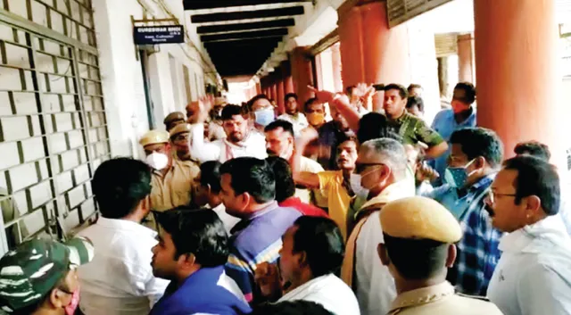 ଓଡ଼ିଶାରେ ୧୦ ଘଣ୍ଟିଆ ବନ୍ଦ ପାଳନ: ଦୋକାନ ବଜାର ବନ୍ଦ ରହିଲା, ସାଧାରଣ ପରିବହନ ପ୍ରଭାବିତ