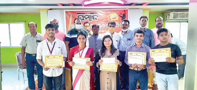 ବିତର୍କରେ ଅମ୍ବିକା, କାଜଲ, ପ୍ରଶାନ୍ତ ଏବଂ ସାରେଗାମାରେ ଶୁଭ୍ରସୌରଭ, ସନ୍ତୋଷ, ଶୁଭଶ୍ରୀ ପୁରସ୍କୃତ