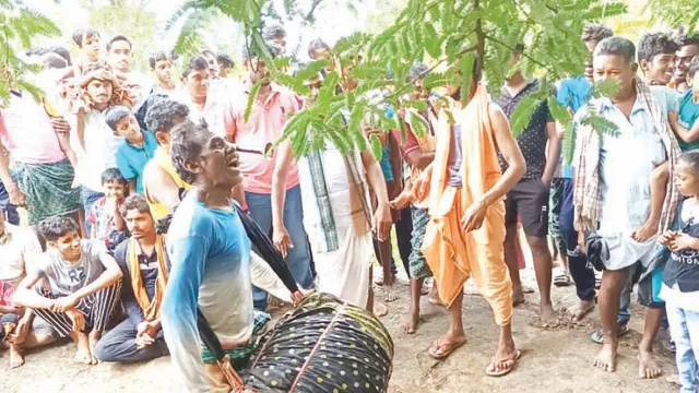 ଭାଇଚାରା ଫେରାଇ ଆଣିଲା ନୂଆଁଖାଇ, ବିବାଦକୁ ଭୁଲି ୨୬ ବର୍ଷ ପରେ ଏକାଠି ହେଲେ ଗ୍ରାମବାସୀ