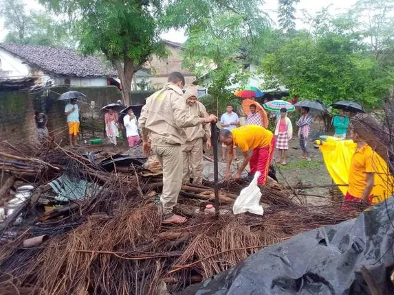 ଲଗାଣ ବର୍ଷାରେ ଭାଙ୍ଗିଲା ଘର, ବାସହରା ହେଲେ ପରିବାର