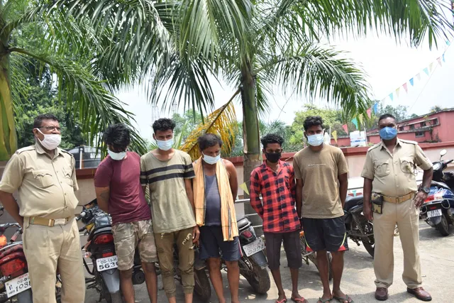 ସମ୍ବଲପୁରରୁ ପୁଣିଥରେ ଠାବ ହେଲା ଗାଡ଼ି ଚୋରି ରାକେଟ୍‌; ୮ ବାଇକ୍‌ ଜବତ, ୫ ଗିରଫ