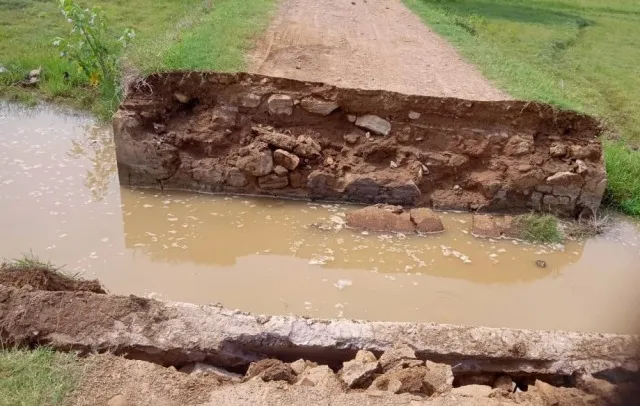 କାଠପୋଲ ଭରସା ଥିଲା, ଲଘୁଚାପ ଧୋଇନେଲା; ମଲ୍ଲିକପଡ଼ା ବାହ୍ୟ ଜଗତରୁ ବିଛିନ୍ନ