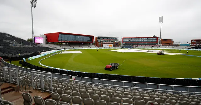 ଓଲ୍ଡ ଟ୍ରାଫୋର୍ଡ ଟେଷ୍ଟ୍‌ ସ୍ଥଗିତ, ଶୃଙ୍ଖଳା ଭାଗ୍ୟ ଝୁଲିଲା