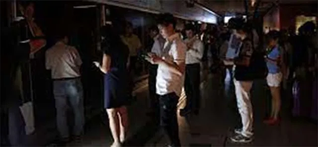 ଚୀନ୍‌ରେ ବିଦ୍ୟୁତ ସଙ୍କଟ: ଅନ୍ଧାରରେ ଅନେକ ପ୍ରଦେଶ, ଟ୍ରାଫିକ୍‌ ଲାଇଟ୍‌ ବନ୍ଦ, କାରଖାନାରେ ଉତ୍ପାଦନ  ଠପ୍