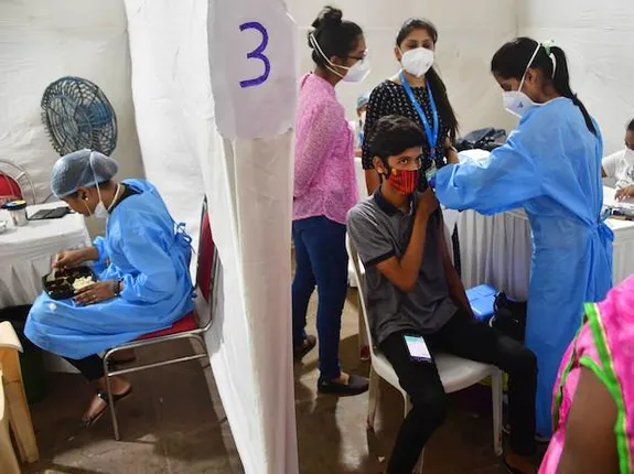 ୨୪ ଘଣ୍ଟା ମଧ୍ୟରେ ଦେଶରେ ୨୮,୩୨୬ ନୂଆ କୋଭିଡ୍‌-୧୯ ସଂକ୍ରମିତ ଚିହ୍ନଟ; ମୃତ୍ୟୁସଂଖ୍ୟା ୨୬୦