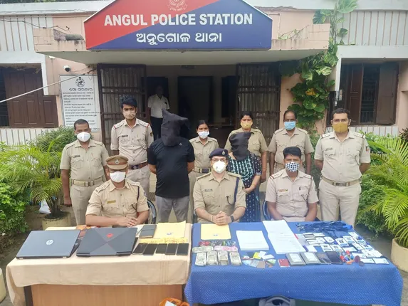 ପୁଲିସ ପଞ୍ଝାରେ ଅନ୍ତଃରାଜ୍ୟ ଠକେଇ ରାକେଟ୍: ବଙ୍ଗୀୟ ଠକ ଦଂପତି ଗିରଫ