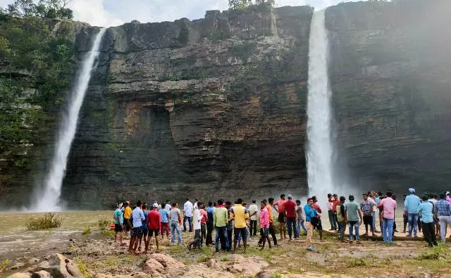 ଗୋଧସ୍‌ ଜଳପ୍ରପାତରେ ପ୍ରେମୀଯୁଗଳ ନିଖୋଜ, ୬ ଘଣ୍ଟା ପରେ ବି ଅଗ୍ନିଶମ ବାହିନୀ ନିରାଶ