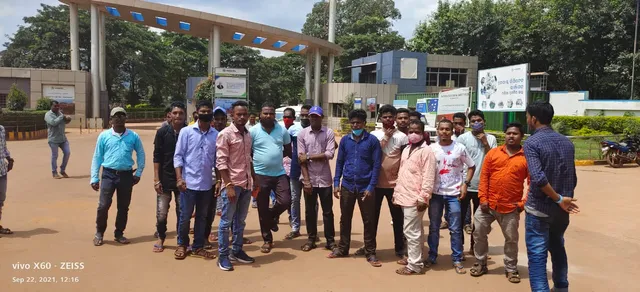 ବେଦାନ୍ତ ପକ୍ଷରୁ ବିସ୍ଥାପିତଙ୍କୁ ଅଣଦେଖାର ପ୍ରତିବାଦ, ସିଏସ୍‌ଆର ଅଫିସକୁ ଧସେଇ ପଶିଲେ ଉତ୍ତ୍ୟକ୍ତ ଯୁବକ