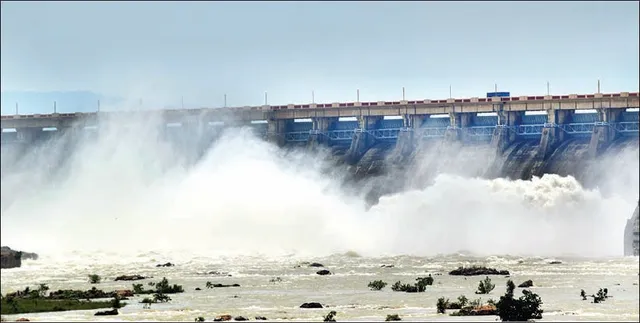 ଲଗାଣ ବର୍ଷା: ‘ରାଜ୍ୟ ବିପତ୍ତି’ ‌ଘୋଷିତ, ହୀରାକୁଦରେ ୬ ଗେଟ୍ ଖୋଲିଲା