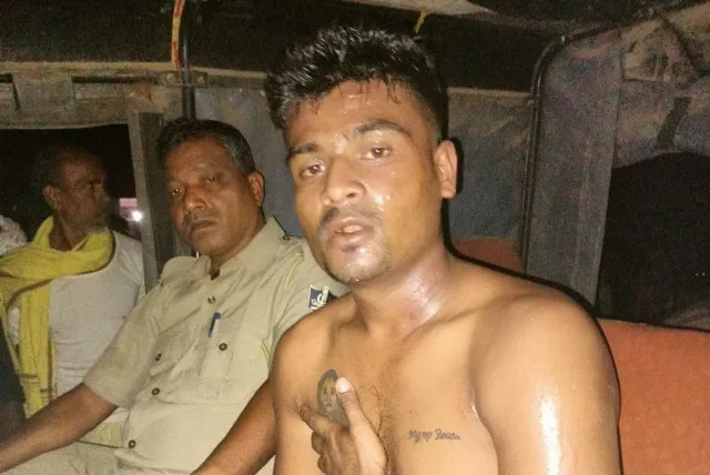 ହାଇୱେ ଲୁଟେରାଙ୍କୁ ନିର୍ଘାତ ଛେଚି ପୁଲିସ ଜିମା ଦେଲେ ଲୋକେ