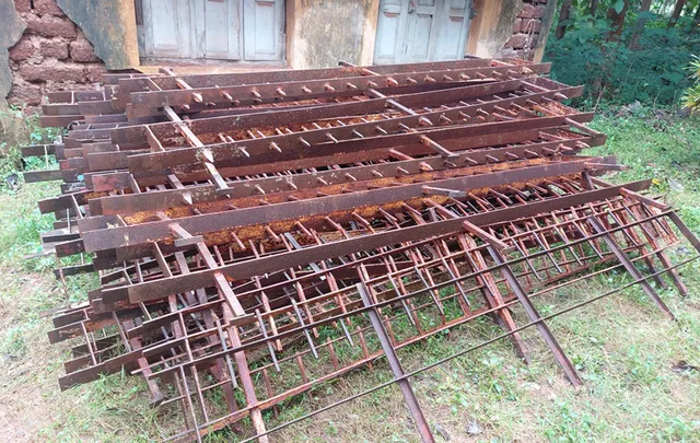 ପୁଲିସ ବାରାକ୍‌ ପାଚେରିରୁ ଗ୍ରିଲ୍‌ ଲୁଟିନେଲେ