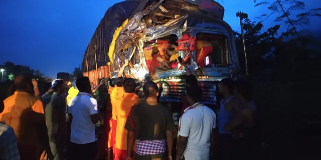 ଟ୍ରକକୁ ମୁହାଁମୁହିଁ ଧକ୍କା ମାରି ଓଲଟିଲା କଣ୍ଟେନର୍: ୨ ଆହତ