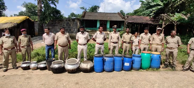 ବିପୁଳ ପରିମାଣରେ ମଦ ଜବତ, ୨ ଗିରଫ