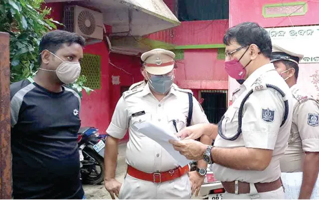 ନୟାଗଡ଼ରେ ପୁଣି ବେଆଇନ ଭ୍ରୂଣହତ୍ୟା: କ୍ଲିନିକ୍‌ ମାଲିକ, ଦଲାଲ୍‌ ସମେତ ୫ ଗିରଫ