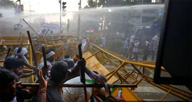 କର୍ନାଲରେ ଚାଷୀଙ୍କ ମହାପଞ୍ଚାୟତ: ବ୍ୟାରିକେଡ୍‌ ଭାଙ୍ଗି ଆଗକୁ ମାଡ଼ିଗଲେ