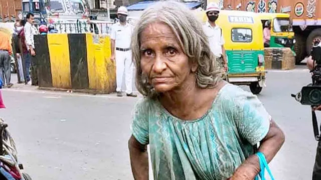 ପୂର୍ବତନ ମୁଖ୍ୟମନ୍ତ୍ରୀ ବୁଦ୍ଧଦେବ ଭଟ୍ଟାଚାର୍ଯ୍ୟଙ୍କ ଶାଳୀ ଫୁଟ୍‌ପାଥ୍‌‌ରେ