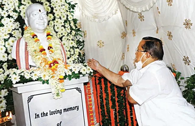 ଅନାବରଣ ହେଲା ବିଜୟ ବାବୁଙ୍କ ଅର୍ଦ୍ଧାବୟବ ପ୍ରତିମୂର୍ତ୍ତି