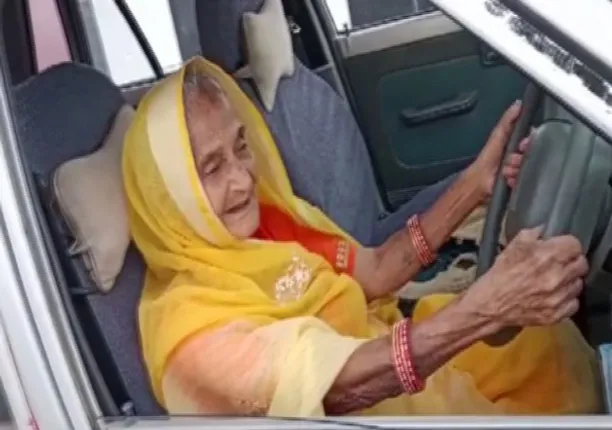 ଡ୍ରାଇଭିଂ ଶିଖୁଛନ୍ତି ୯୦ ବର୍ଷିୟା ବୃଦ୍ଧା, ମୁଖ୍ୟମନ୍ତ୍ରୀଙ୍କ ପ୍ରଶଂସା