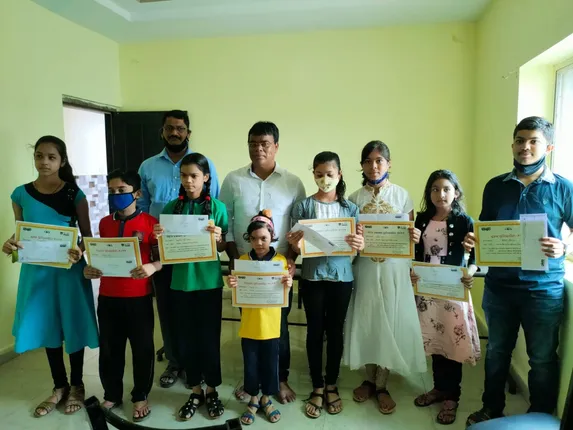 ‘ସମ୍ବାଦ- ଆମ ଓଡ଼ିଶା’ ପକ୍ଷରୁ କୃତୀ ପ୍ରତିଯୋଗୀ ପୁରସ୍କୃତ