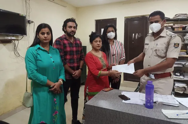 ଓଲିଉଡ୍‌ ଅଭିନେତ୍ରୀଙ୍କୁ ଆକ୍ରମଣ, ସୁଟିଂ ସାରି ଫେରୁଥିବା ବେଳେ ଗାଡ଼ି ଅଟକାଇ କାଚ ଭାଙ୍ଗିଲେ