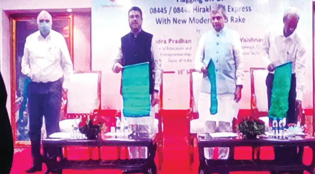 ଏଲ୍‌ଏଚ୍‌ବି ରେକ୍‌ରେ ଗଡ଼ିଲା ହୀରାଖଣ୍ଡ ଏକ୍ସପ୍ରେସ୍‌