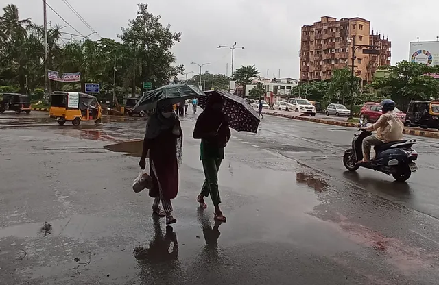 ୬ ଜିଲ୍ଲାରେ ଜାରି ରହିବ ବର୍ଷା, ଆଣ୍ଡାମାନ ସାଗରରେ ସୃଷ୍ଟି ହେଲା ଲଘୁଚାପ