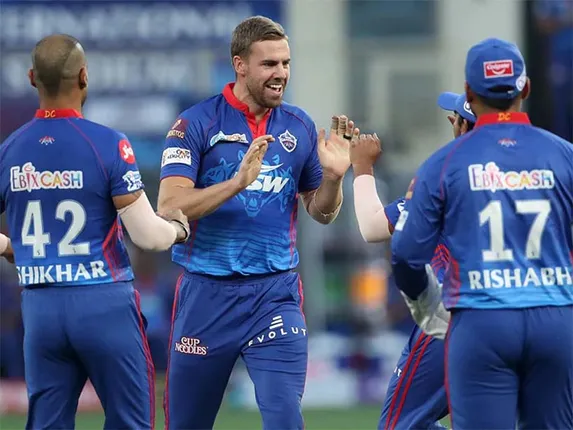 ହାଇଦ୍ରାବାଦକୁ ହରାଇ ଶୀର୍ଷରେ ଦିଲ୍ଲୀ