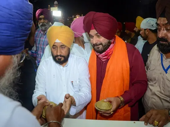 ମନ୍ତ୍ରିମଣ୍ଡଳ ସମ୍ପ୍ରସାରଣ ପୂର୍ବରୁ ଗୁରୁଜିତଙ୍କୁ ମନ୍ତ୍ରୀ ନକରିବା ପାଇଁ ସିଦ୍ଧୁଙ୍କୁ ଚିଠି ଲେଖିଲେ ୭ ଜଣ ବିଧାୟକ