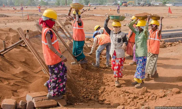 ଲେବର କାର୍ଡ କରାଇଦେବା ଆଳରେ ଠକେଇ, ଠକ ଗିରଫ