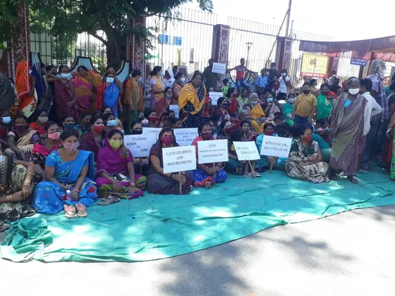 ସମଲେଇ ଯୋଜନା ପାଇଁ ଉଚ୍ଛେଦ ପ୍ରକ୍ରିୟାକୁ ବିରୋଧ, ବାଲିବନ୍ଧା ନିକଟରେ ସ୍ଥାନୀୟ ଲୋକଙ୍କ ରାସ୍ତା ଅବରୋଧ