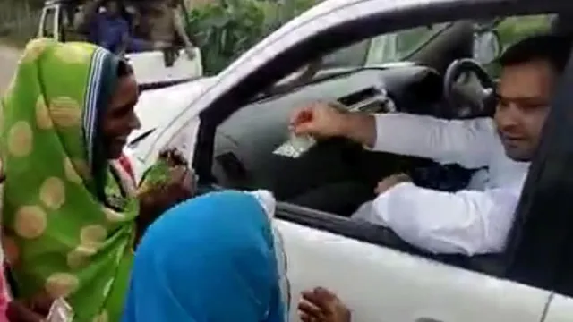 ତେଜସ୍ବୀ ଯାଦବ ମହିଳାମାନଙ୍କୁ ଟଙ୍କା ବାଣ୍ଟୁଥିବା ଭିଡିଓ ଭାଇରାଲ୍‌‌ ହେବା ପରେ ‘ଜେଡିୟୁ’ କହିଲା, ସେମାନଙ୍କ ଜମି ଫେରାଅ