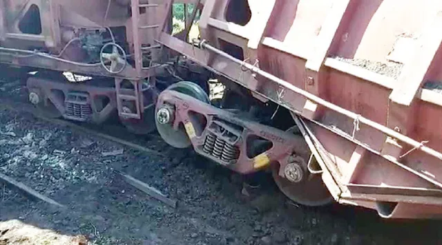 କୋଇଲା ବୋଝେଇ ଟ୍ରେନ୍‌ ଶ୍ରମିକଙ୍କ ଉପରେ ଚଢ଼ିଗଲା; ଜଣେ ମୃତ, ଅଳ୍ପକେ ବର୍ତ୍ତିଲେ ୧୮ ଶ୍ରମିକ